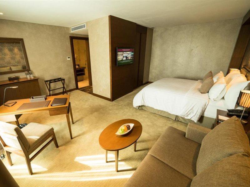 The Excelton Hotel Palembang Exterior foto