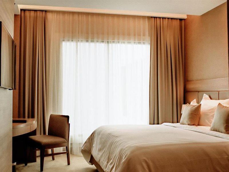 The Excelton Hotel Palembang Exterior foto