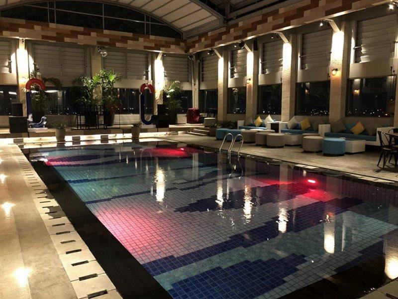 The Excelton Hotel Palembang Exterior foto