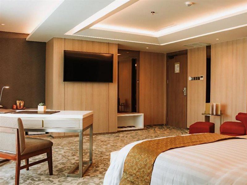 The Excelton Hotel Palembang Exterior foto