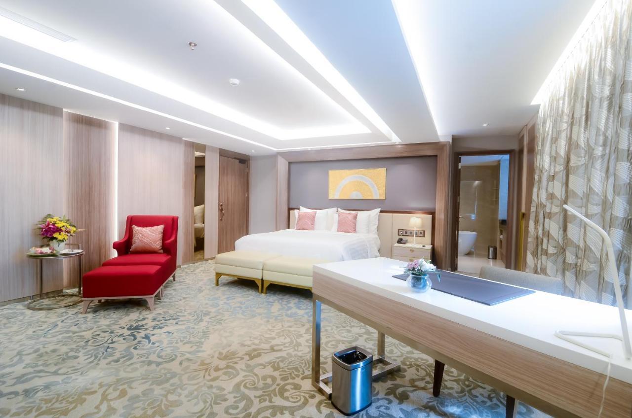 The Excelton Hotel Palembang Exterior foto