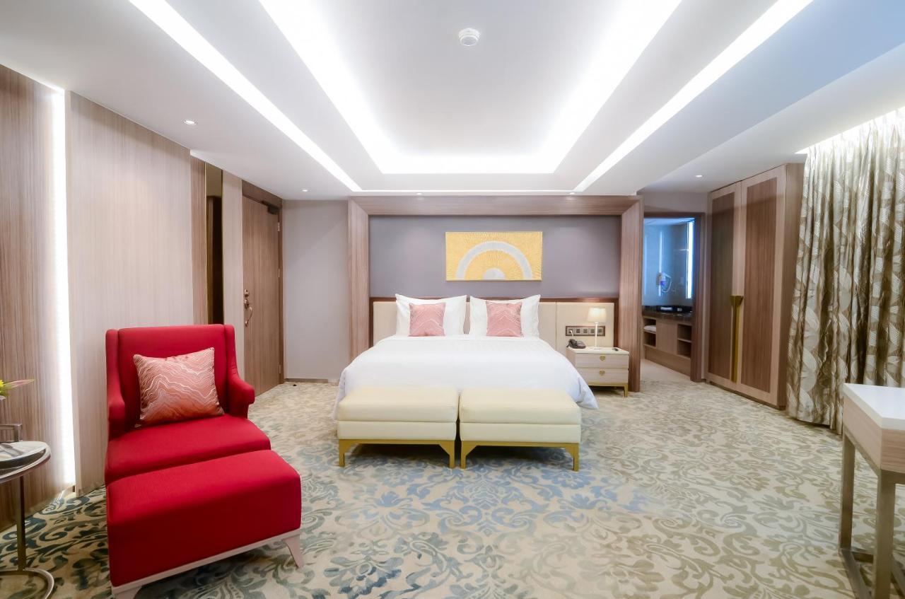 The Excelton Hotel Palembang Exterior foto