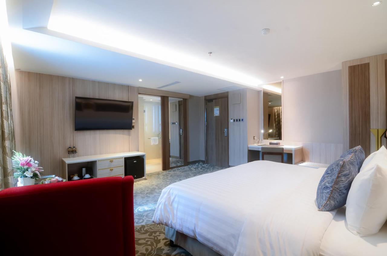 The Excelton Hotel Palembang Exterior foto