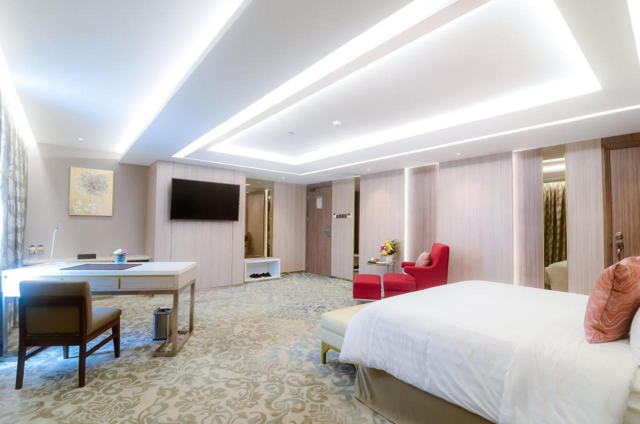 The Excelton Hotel Palembang Exterior foto