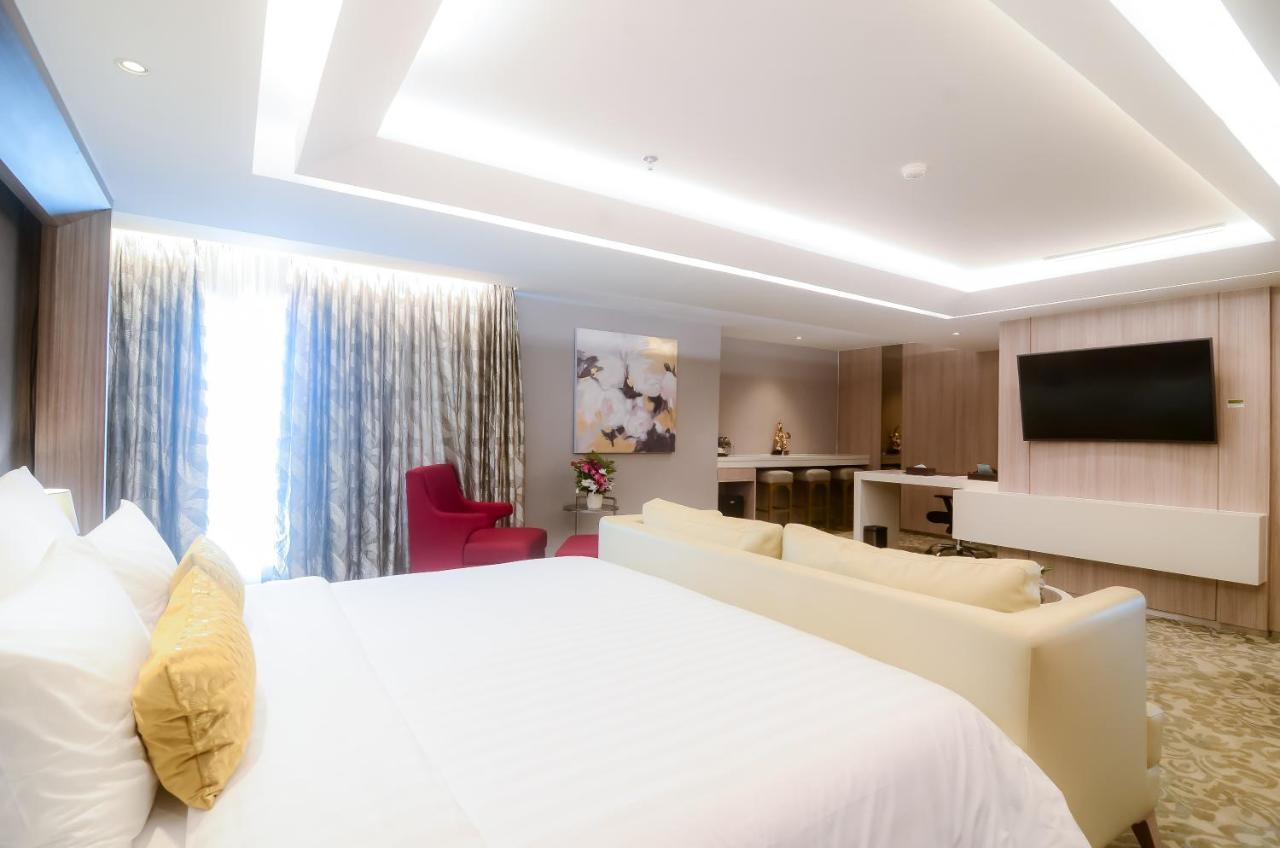 The Excelton Hotel Palembang Exterior foto