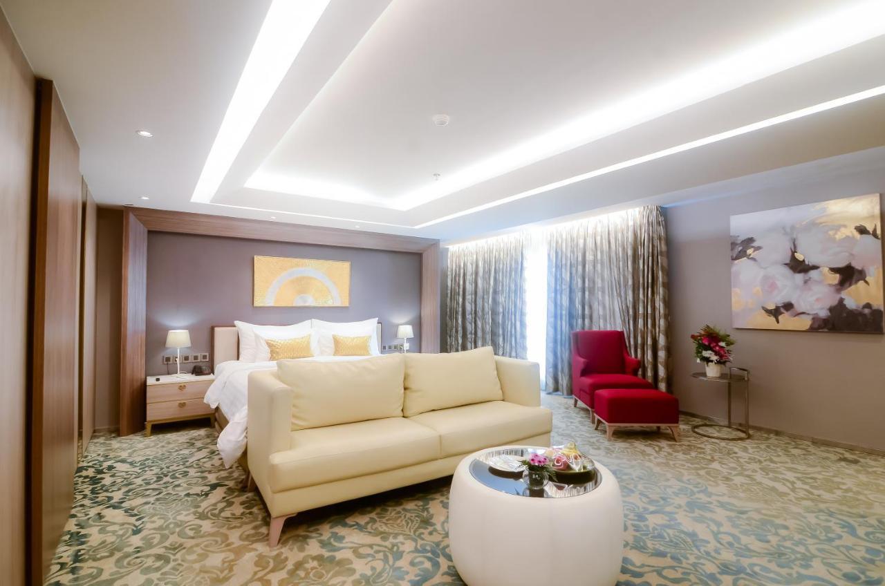 The Excelton Hotel Palembang Exterior foto