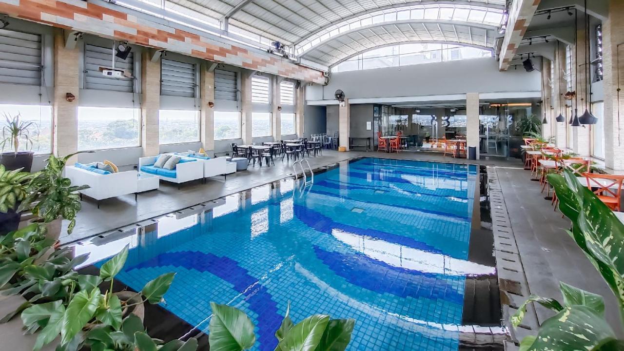 The Excelton Hotel Palembang Exterior foto