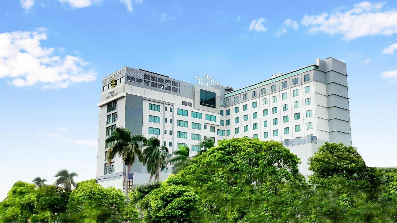 The Excelton Hotel Palembang Exterior foto
