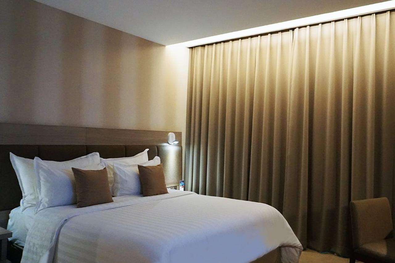 The Excelton Hotel Palembang Exterior foto