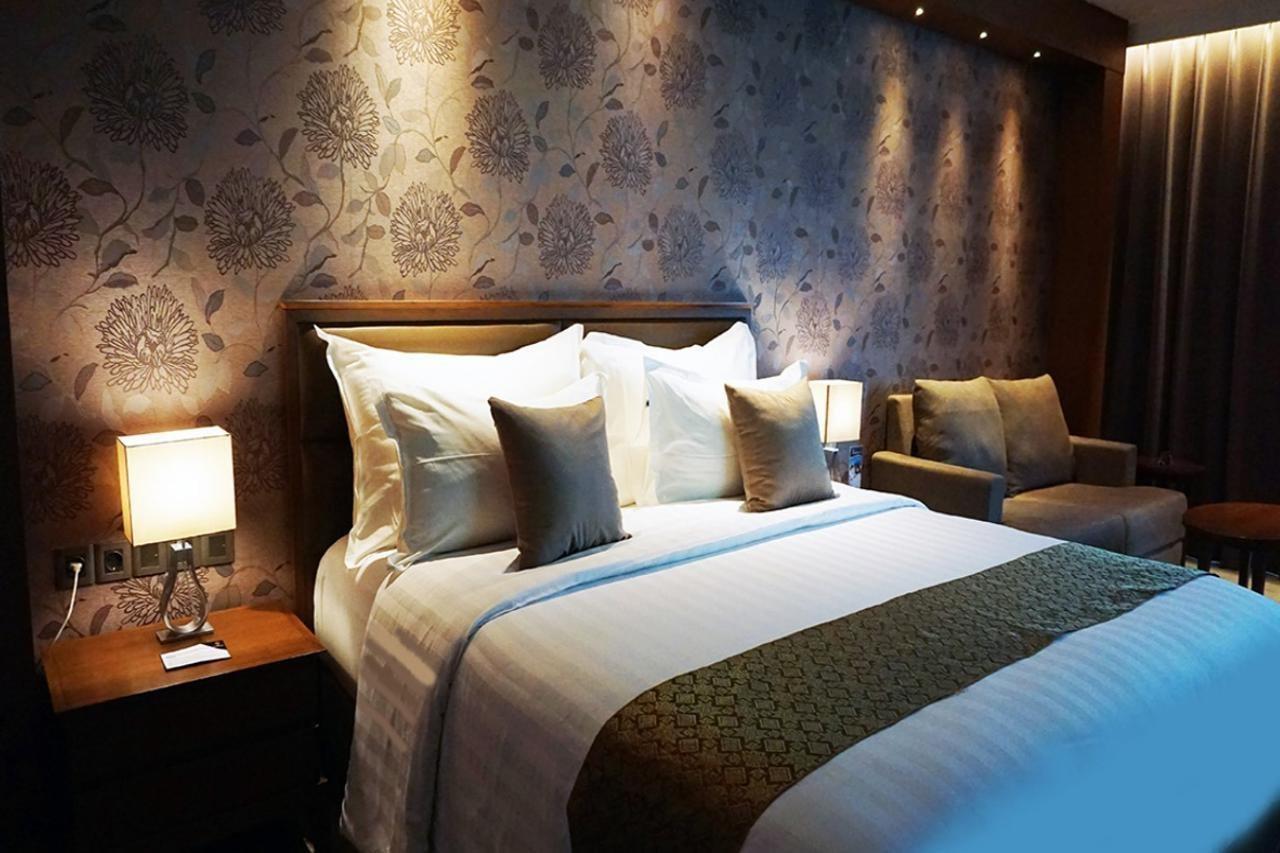The Excelton Hotel Palembang Exterior foto