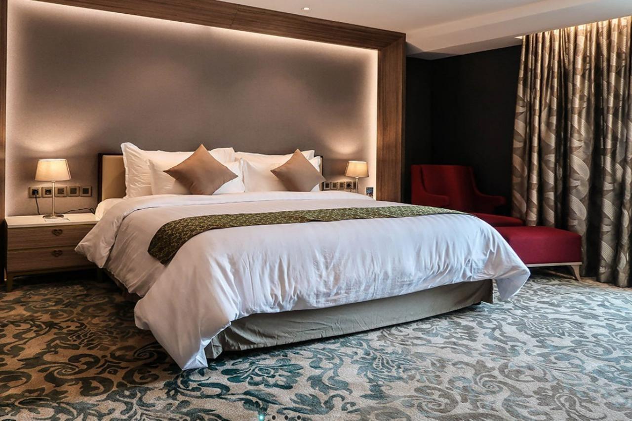 The Excelton Hotel Palembang Exterior foto