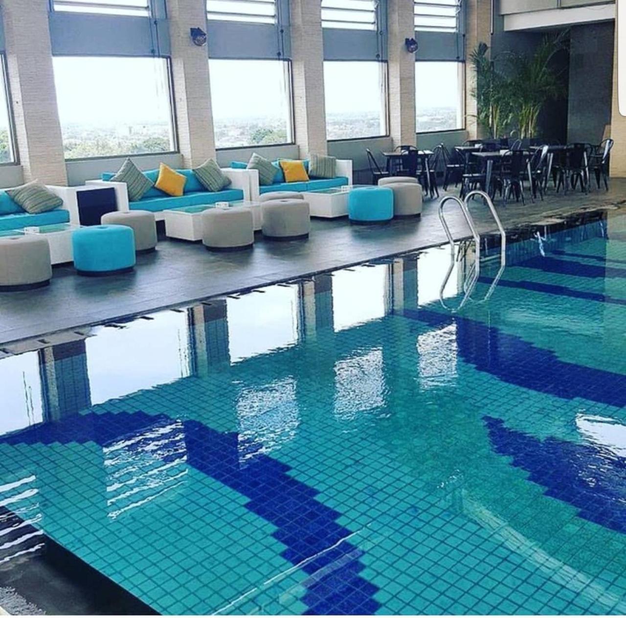 The Excelton Hotel Palembang Exterior foto